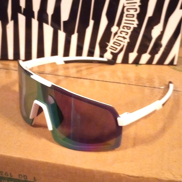 Sunglasses - Picture 1 of 5